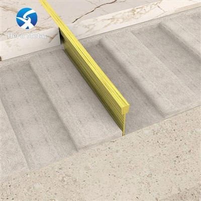 Garnitură de țiglă în formă de T din alamă de 12 mm cu suprafață de perie